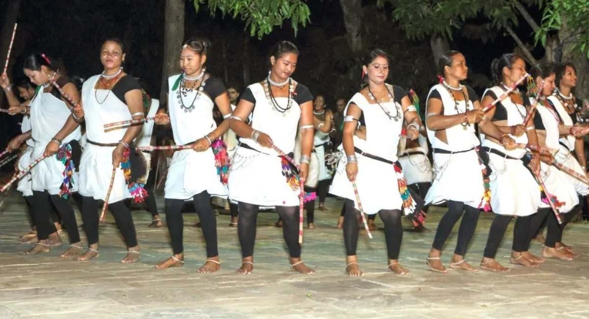 traditional tharu dance